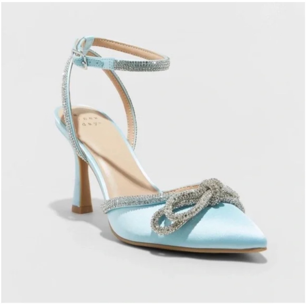 A New Day Carmin Bow Pumps NWOT
